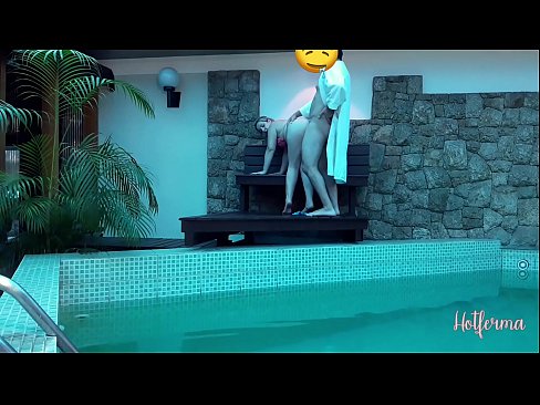 ❤️ Bosi fton shërbëtoren në pishinë, por nuk mundi t'i rezistonte një nxehtësie ❤️ Video e ndyrë në sq.mysexgamer.ru ❌️❤